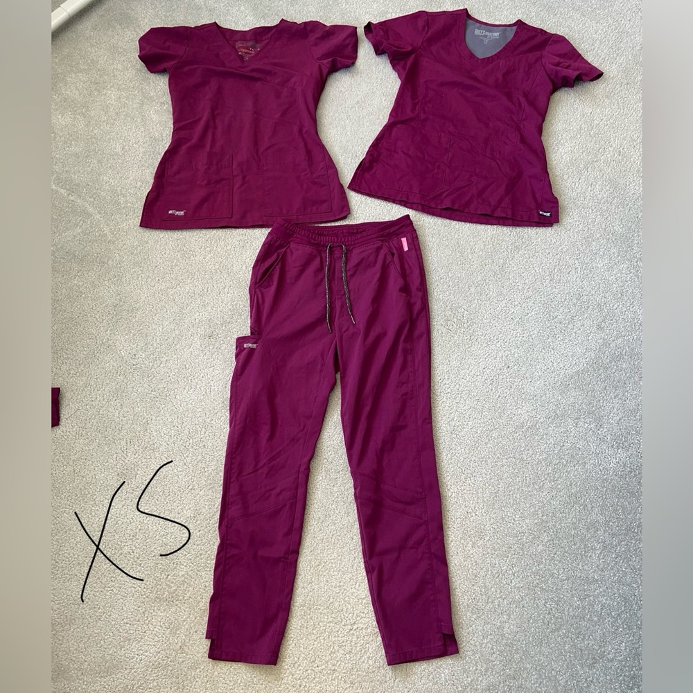 Greys anatomy Maroon scrubs